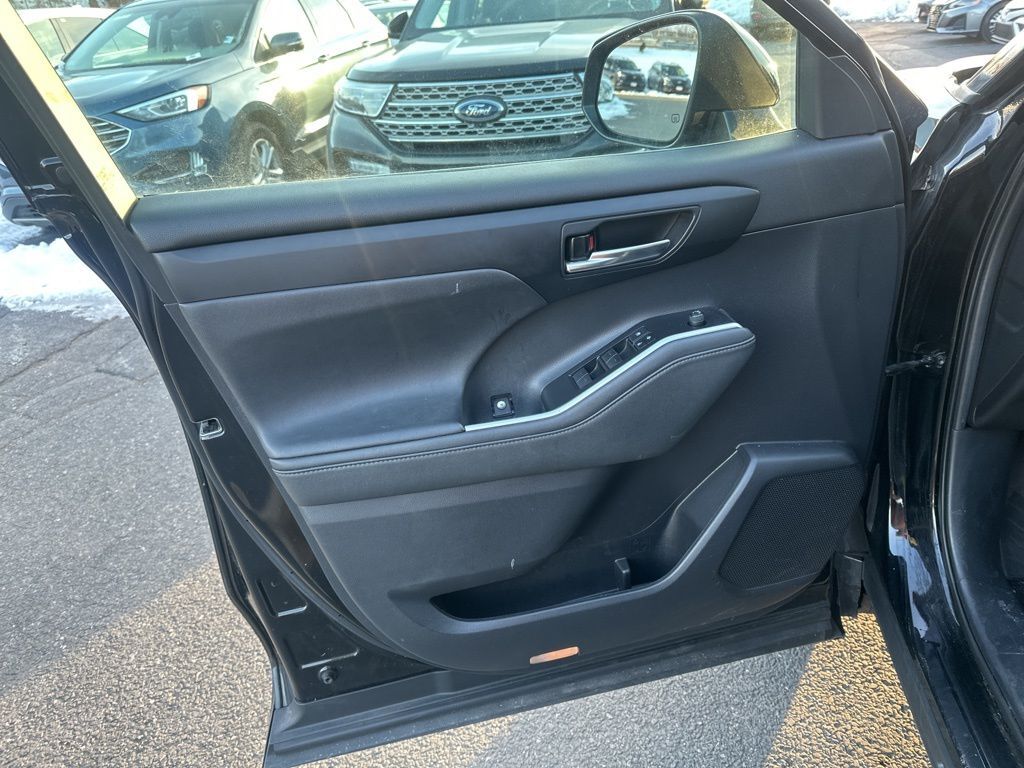 2021 Toyota Highlander XLE Worcester MA