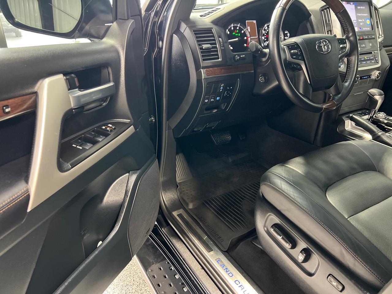 2021 Toyota Land Cruiser Heritage Edition, 3rd Row Seating, King Shock Lift, Total Chaos UCAs, Slee Offroad Sliders, Only 24k Miles Houston TX