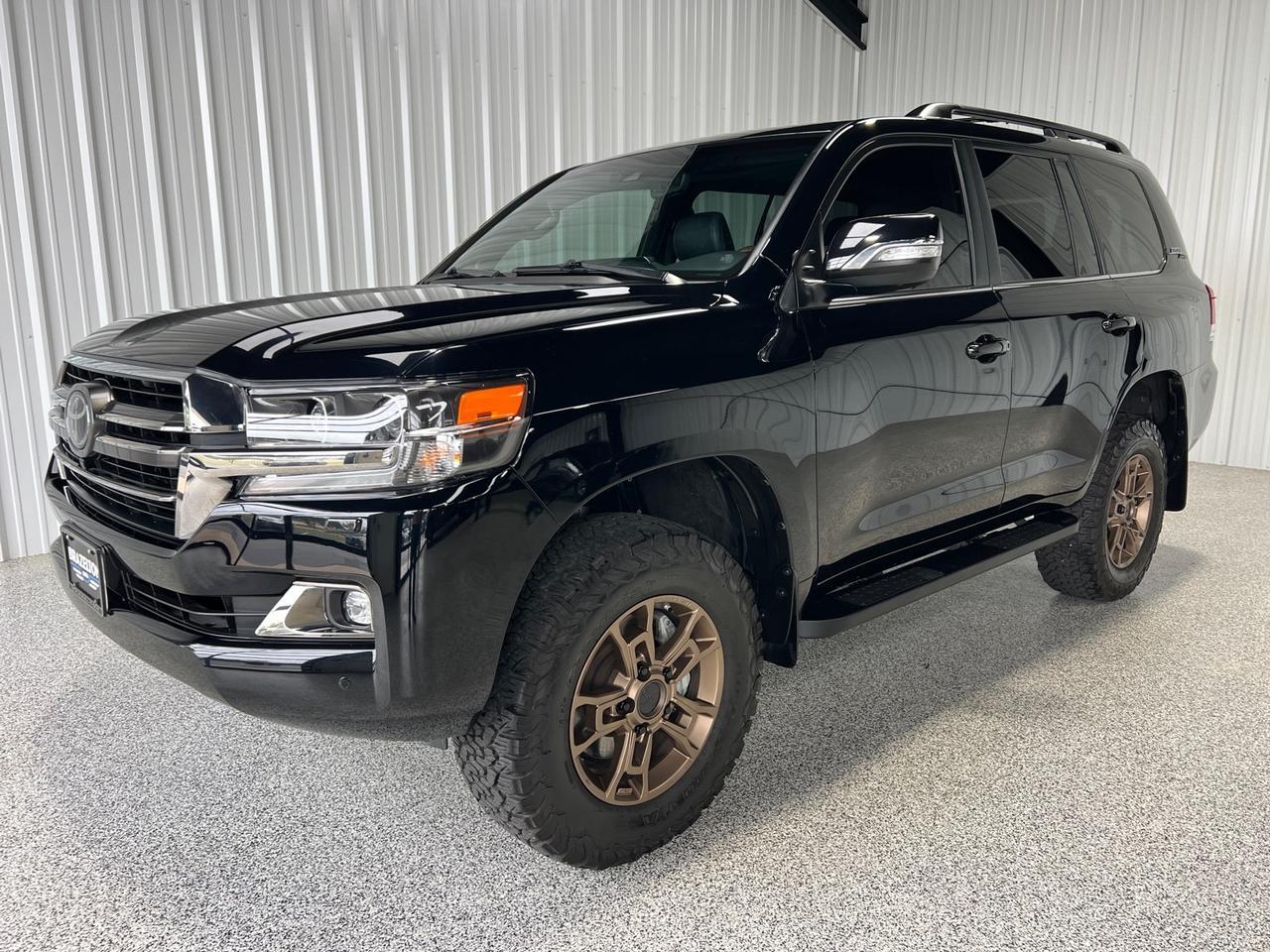 2021 Toyota Land Cruiser Heritage Edition, 3rd Row Seating, King Shock Lift, Total Chaos UCAs, Slee Offroad Sliders, Only 24k Miles
