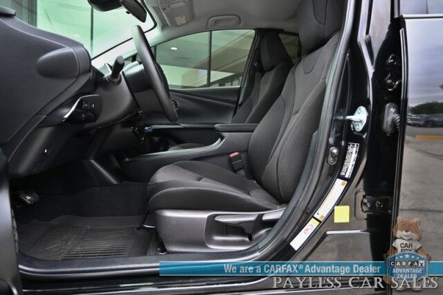 2021 Toyota Prius L Eco Hybrid / Power Mirrors, Windows & Locks / Forward Collision & Lane Departure Alert / Bluetooth / Backup Camera / Cruise Control / Keyless Entry & Start / LED Headlights / 58 MPG / 1-Owner Anchorage AK