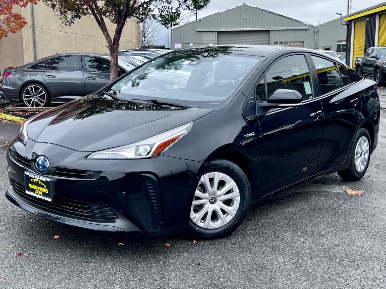 2021 Toyota Prius LE's photo