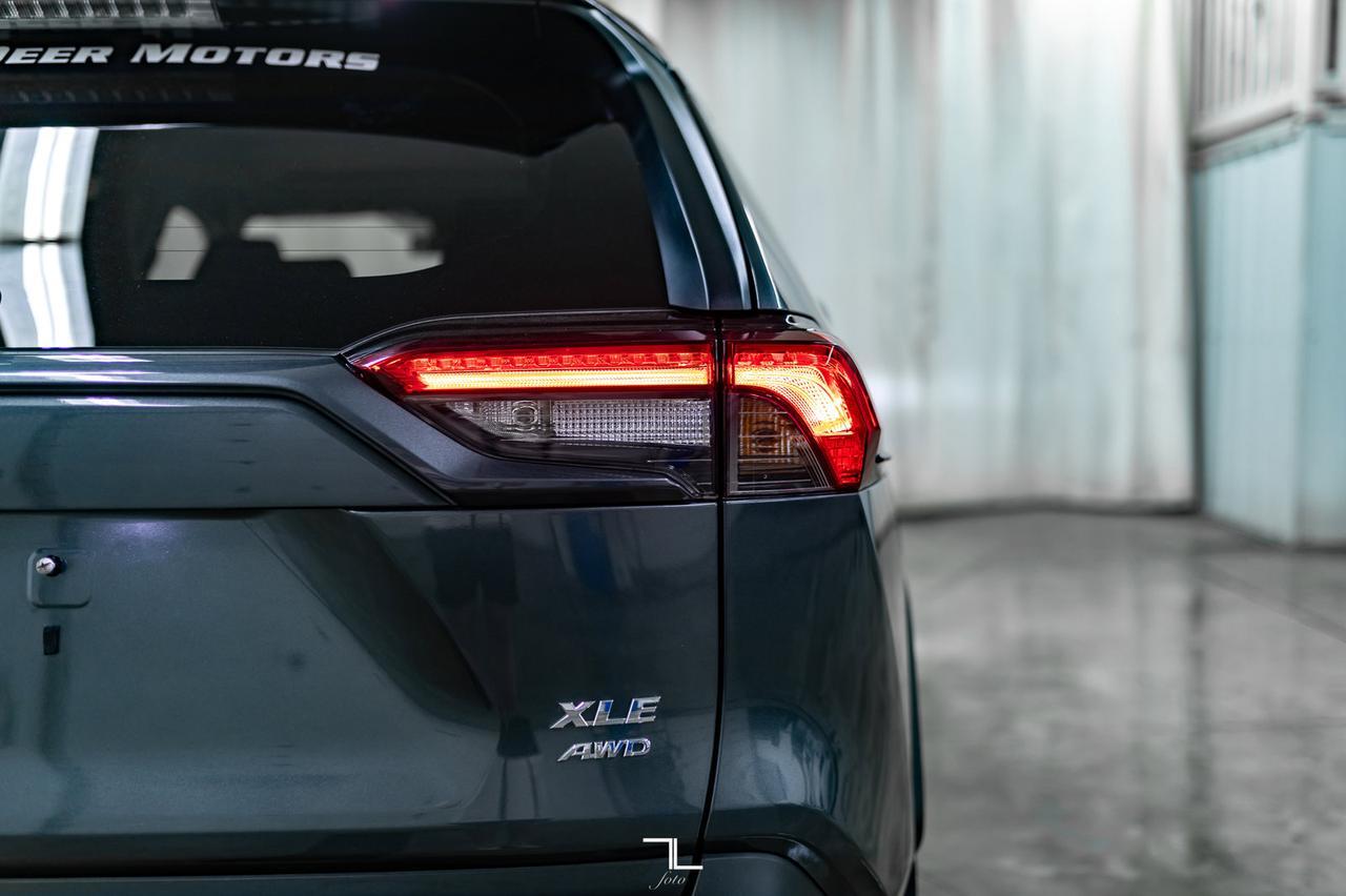 2021 Toyota RAV4 AWD XLE Leather Roof BCam Red Deer AB