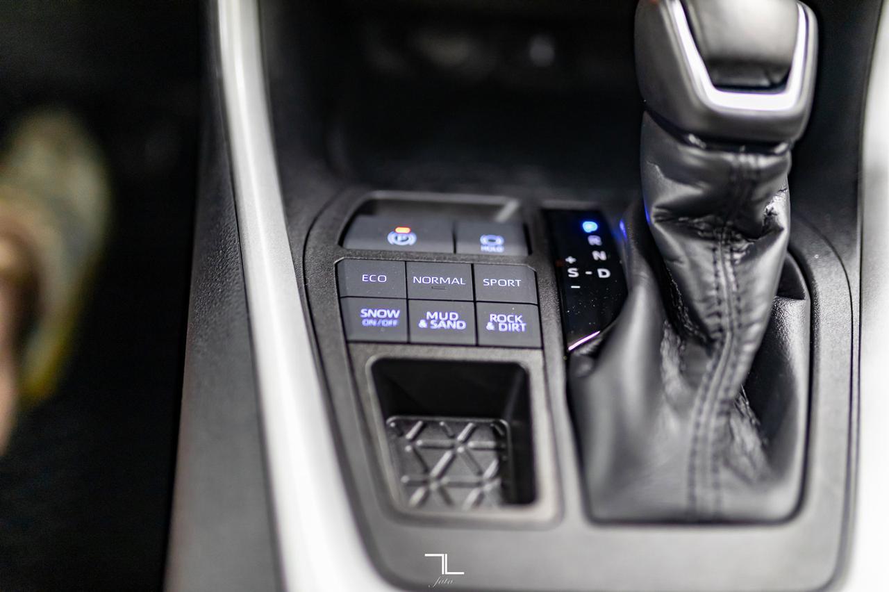 2021 Toyota RAV4 AWD XLE Leather Roof BCam Red Deer AB