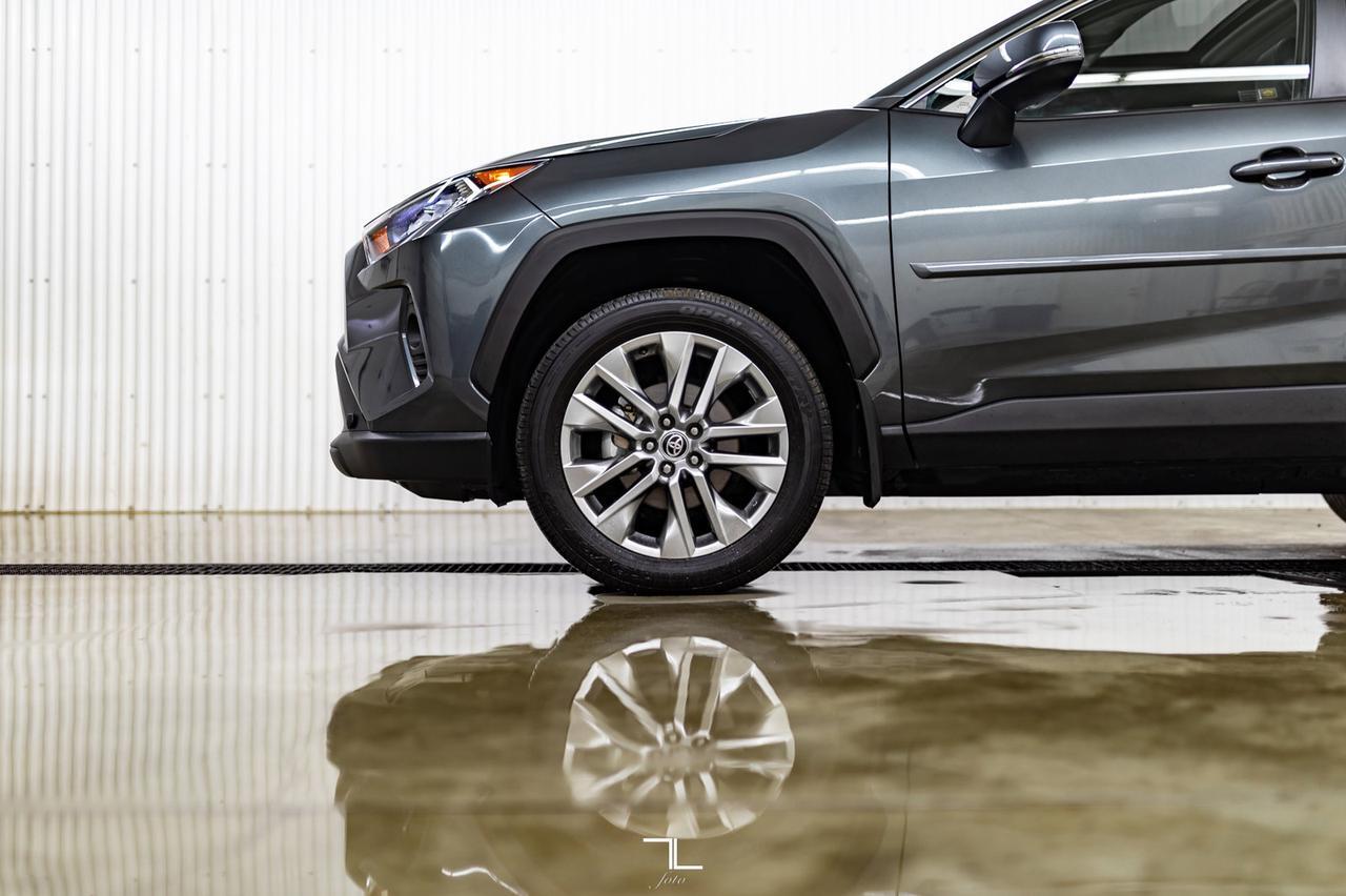 2021 Toyota RAV4 AWD XLE Leather Roof BCam Red Deer AB