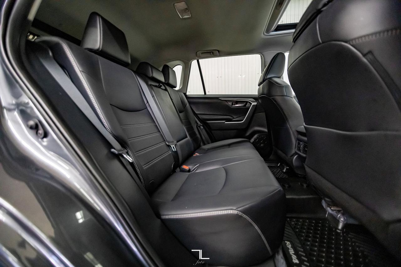 2021 Toyota RAV4 AWD XLE Leather Roof BCam Red Deer AB