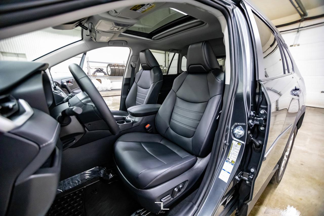 2021 Toyota RAV4 AWD XLE Leather Roof BCam Red Deer AB
