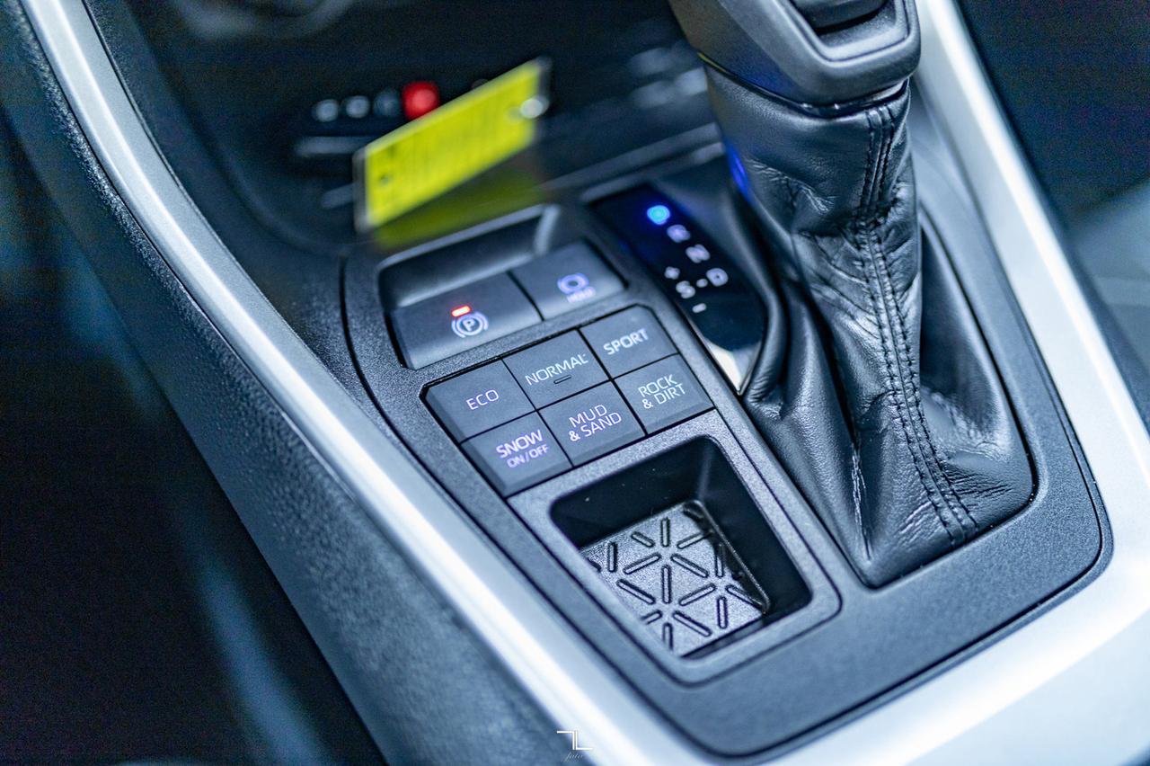 2021 Toyota RAV4 AWD XLE Roof BCam Red Deer AB