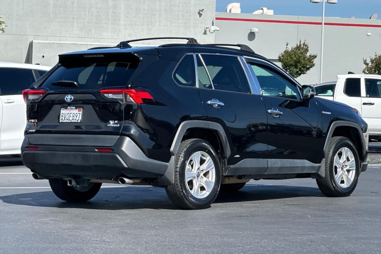 2021 Toyota RAV4 Hybrid XLE