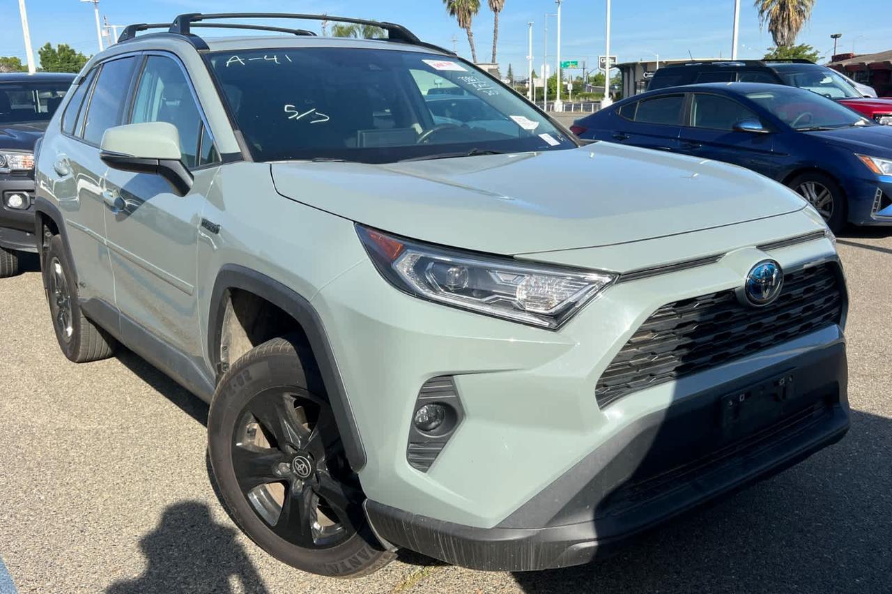 2021 Toyota RAV4 Hybrid XLE