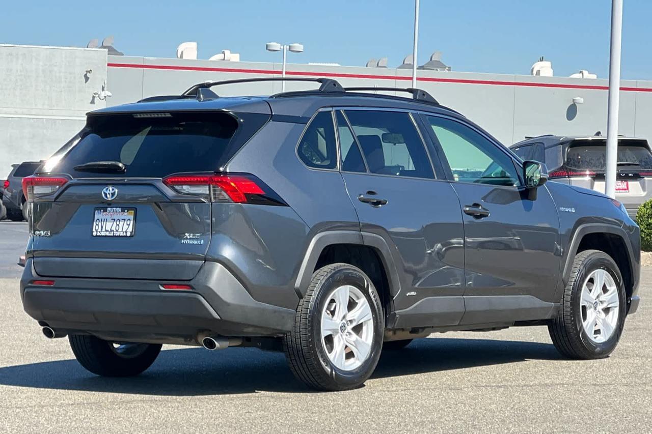 2021 Toyota RAV4 Hybrid XLE