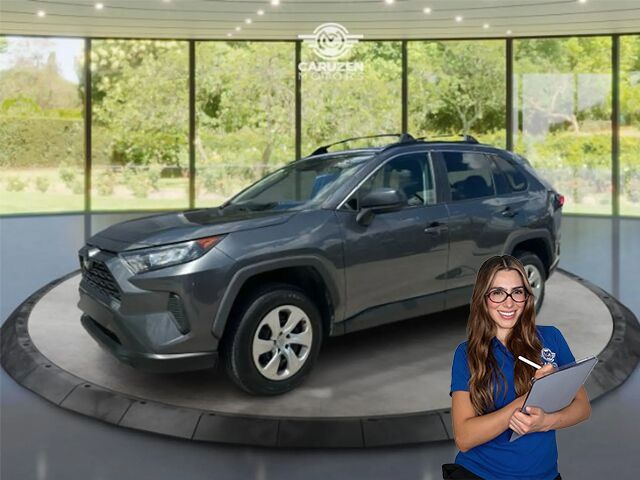 2021 Toyota RAV4 LE 42,977 mi.