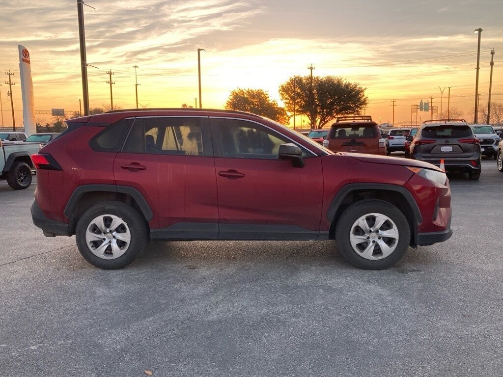 2021 Toyota RAV4 LE