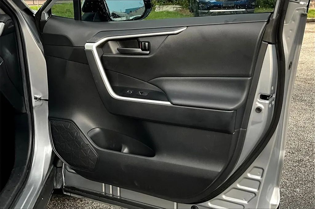 2021 Toyota RAV4 LE Sport Utility 4D Maitland FL