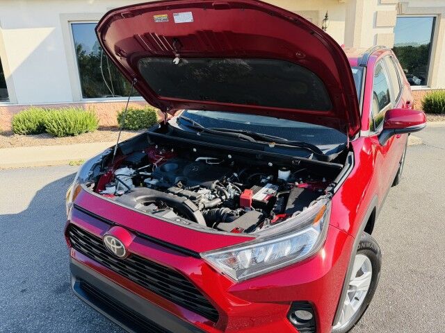 2021 Toyota RAV4 XLE photo 13