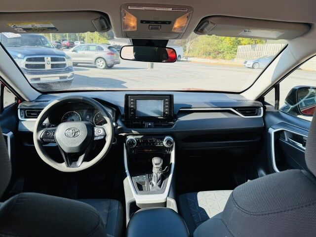 2021 Toyota RAV4 XLE photo 3