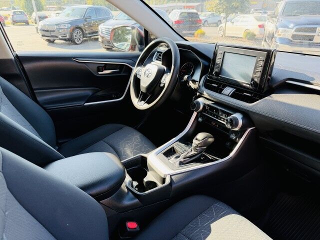 2021 Toyota RAV4 XLE photo 11