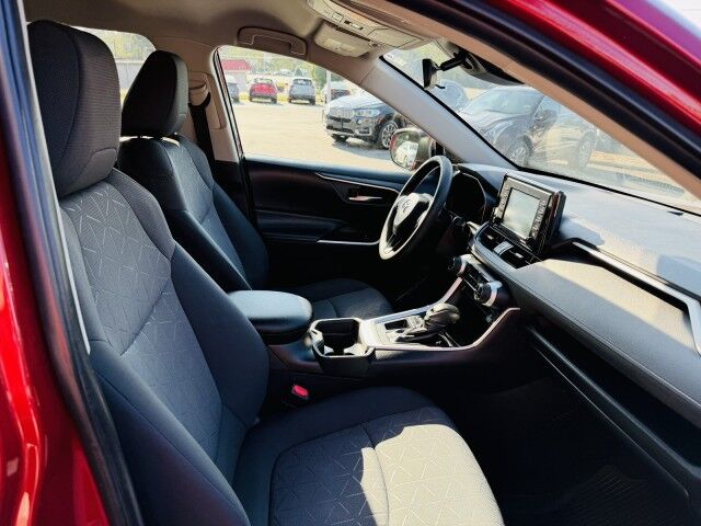 2021 Toyota RAV4 XLE photo 10