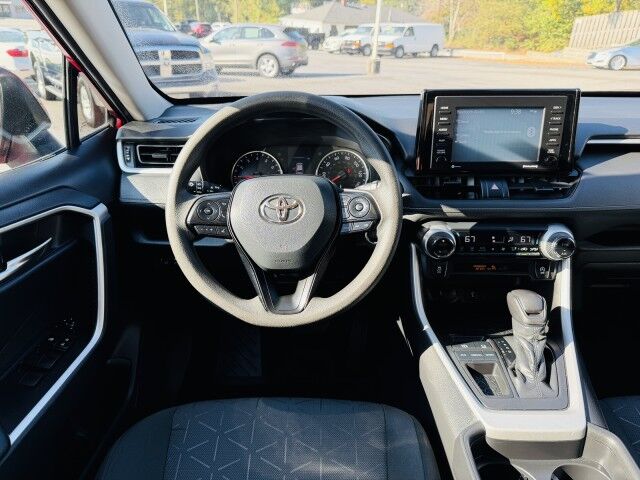 2021 Toyota RAV4 XLE photo 2