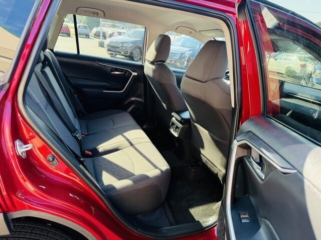 2021 Toyota RAV4 XLE photo 9
