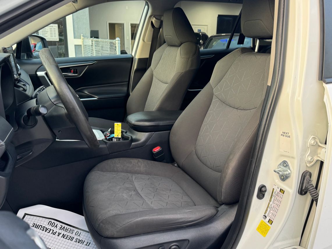 2021 Toyota RAV4 XLE Sport Utility 4D Miami Gardens FL