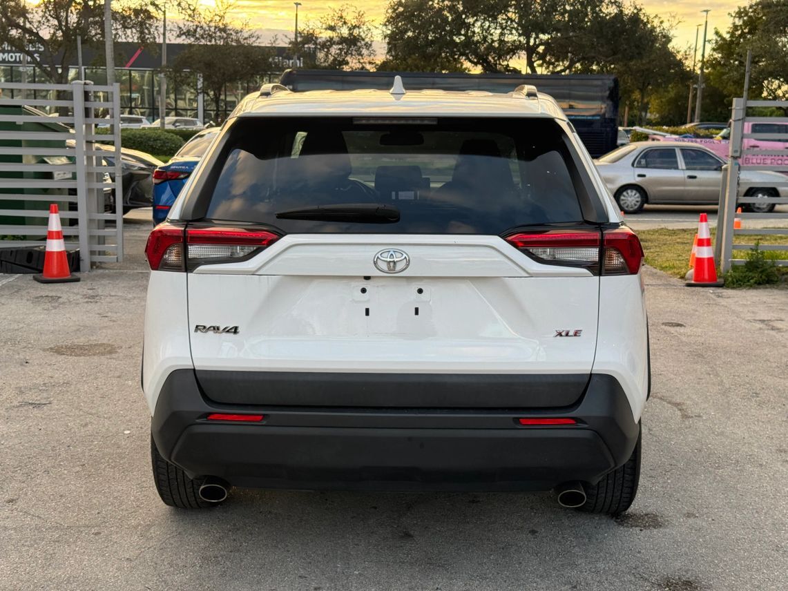 2021 Toyota RAV4 XLE Sport Utility 4D Miami Gardens FL
