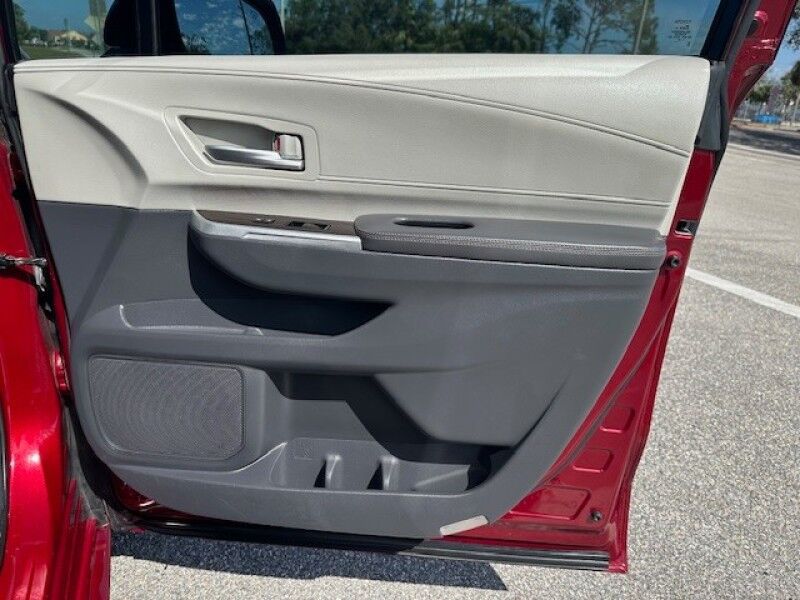 2021 Toyota SIENNA XLE HYBRID ALL POWER LOADED SUNROOF RUNS AND LOOKS GREAT FINANCING FREE SHIPPING IN FLORIDA Sarasota FL