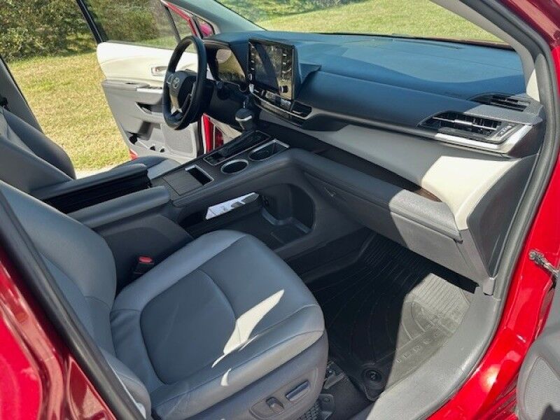 2021 Toyota SIENNA XLE HYBRID ALL POWER LOADED SUNROOF RUNS AND LOOKS GREAT FINANCING FREE SHIPPING IN FLORIDA Sarasota FL