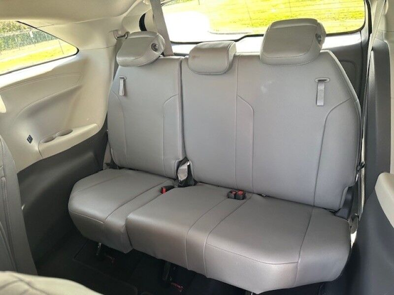 2021 Toyota SIENNA XLE HYBRID ALL POWER LOADED SUNROOF RUNS AND LOOKS GREAT FINANCING FREE SHIPPING IN FLORIDA Sarasota FL