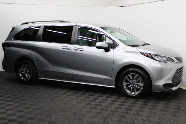 2021 Toyota Sienna LE Hybrid