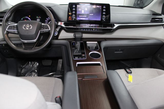 2021 Toyota Sienna LE Hybrid