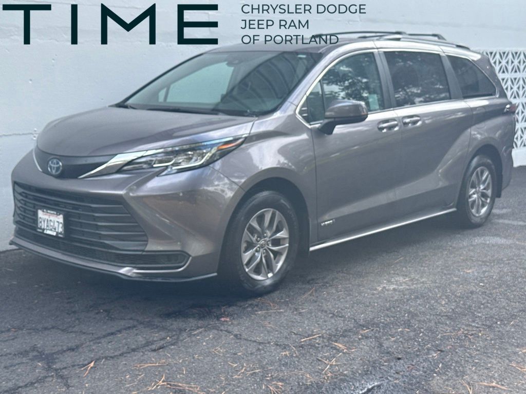 2021 Toyota Sienna LE