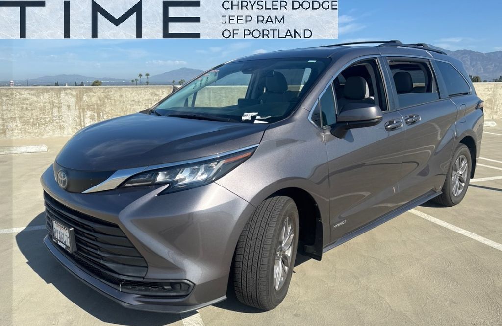 2021 Toyota Sienna LE
