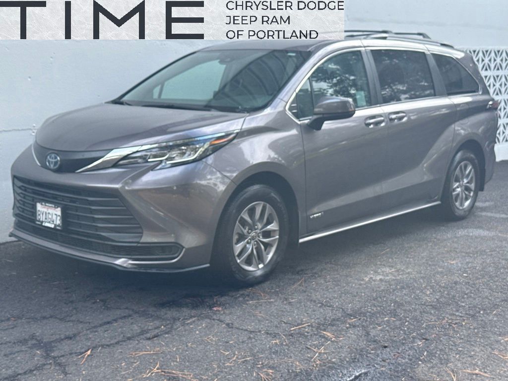 2021 Toyota Sienna LE