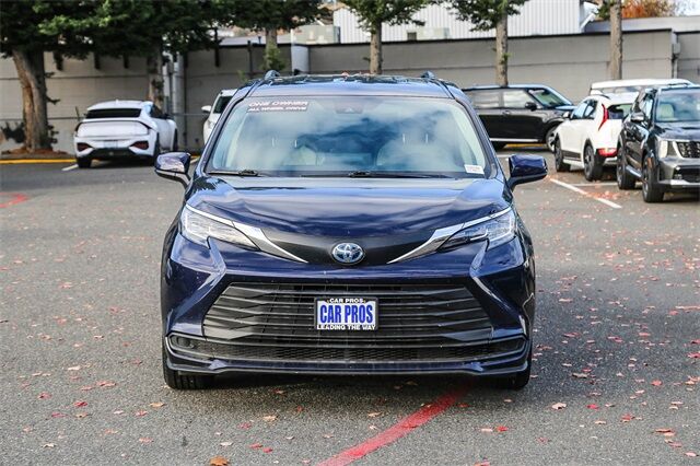 2021 Toyota Sienna LE