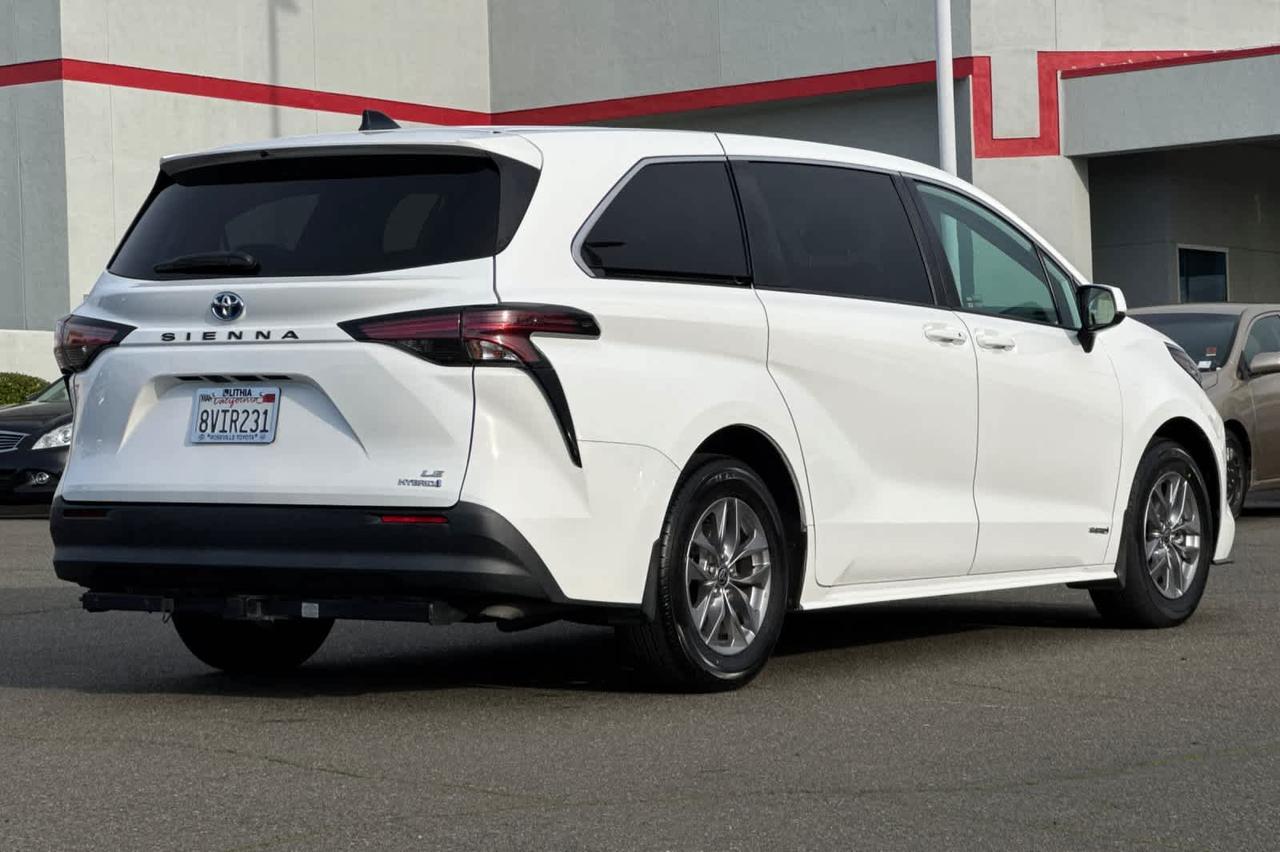 2021 Toyota Sienna LE