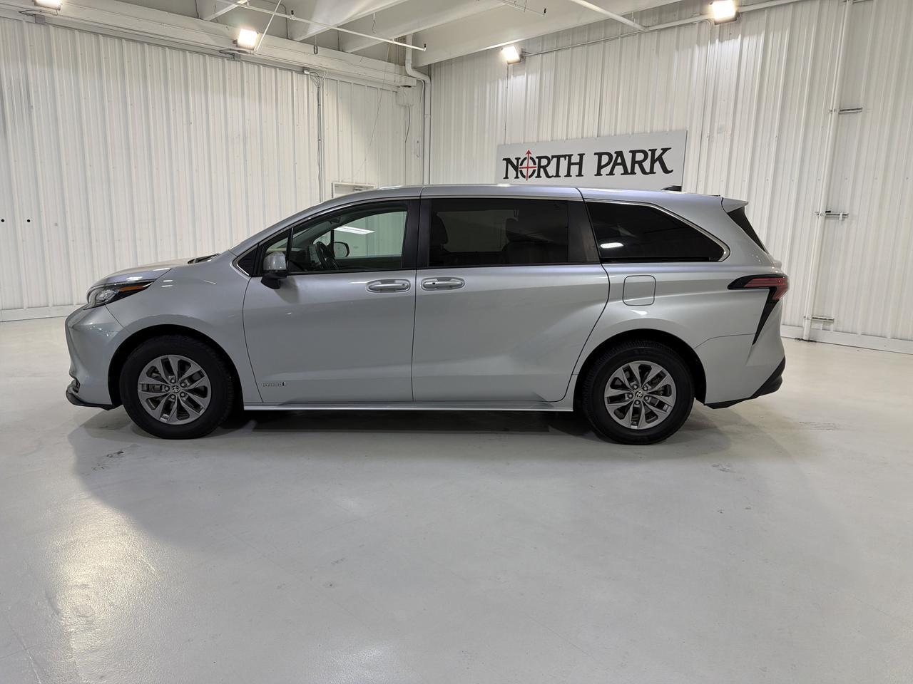 2021 Toyota Sienna LE San Antonio TX