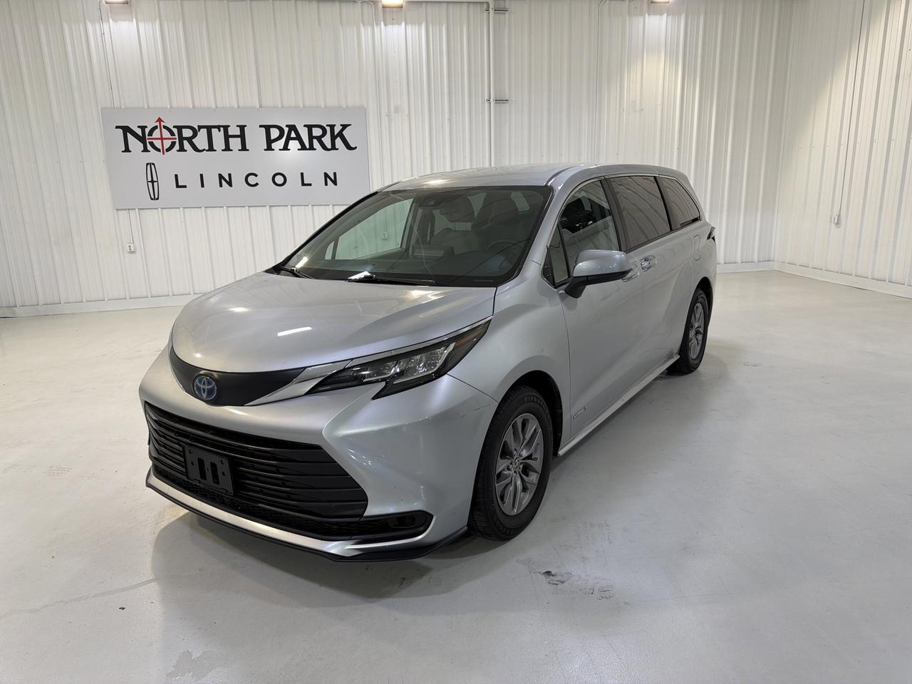 2021 Toyota Sienna LE San Antonio TX