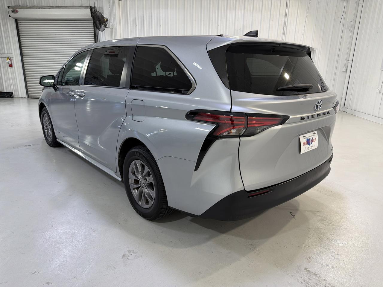 2021 Toyota Sienna LE