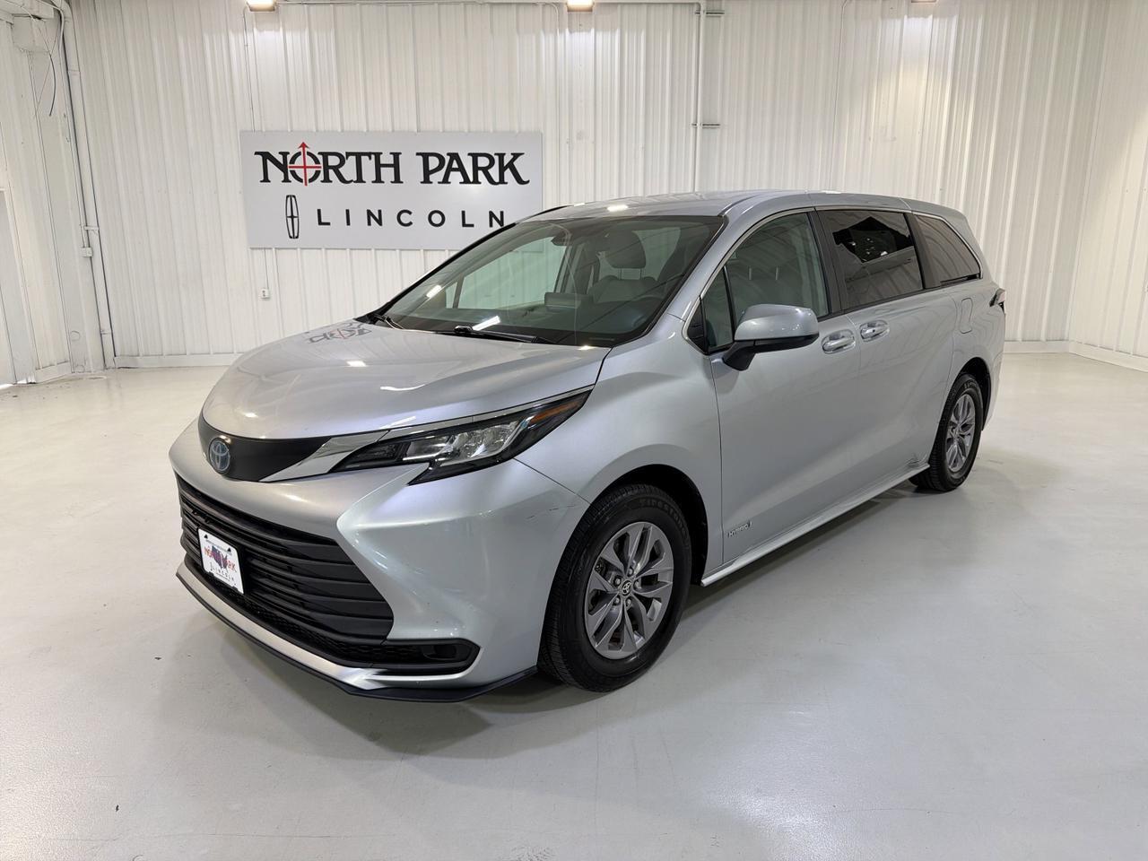 2021 Toyota Sienna LE