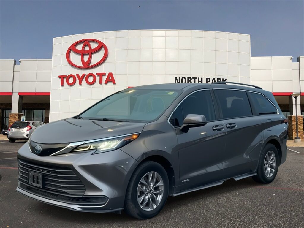 2021 Toyota Sienna LE