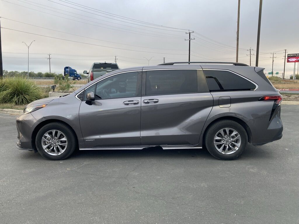 2021 Toyota Sienna LE San Antonio TX