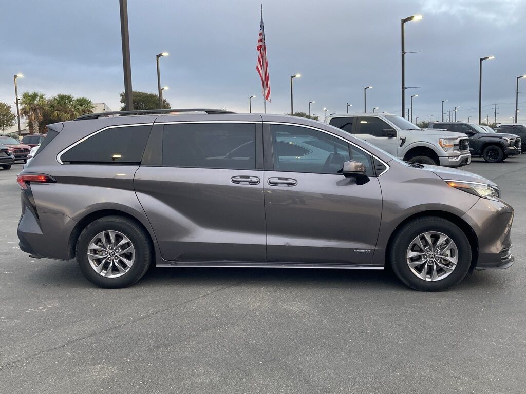 2021 Toyota Sienna LE San Antonio TX