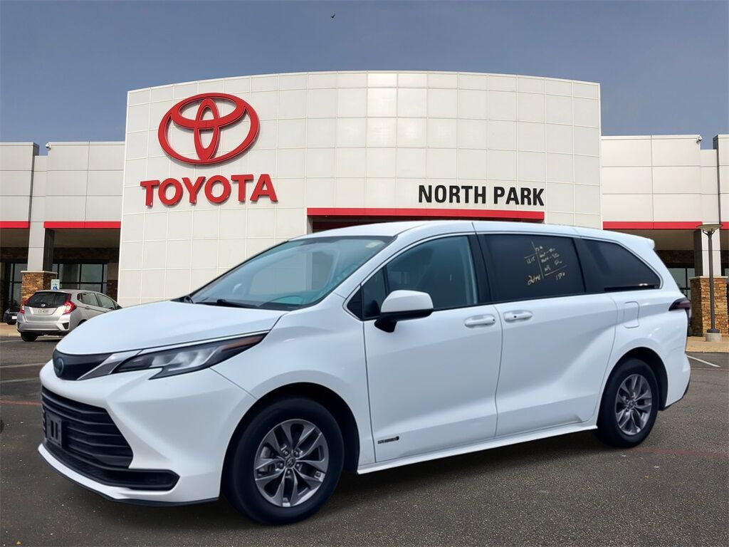2021 Toyota Sienna LE