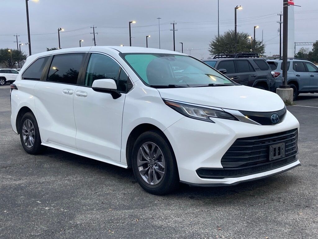 2021 Toyota Sienna LE