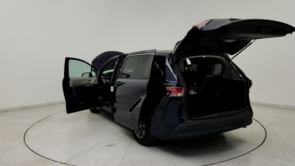 2021 Toyota Sienna LE Laurel MD