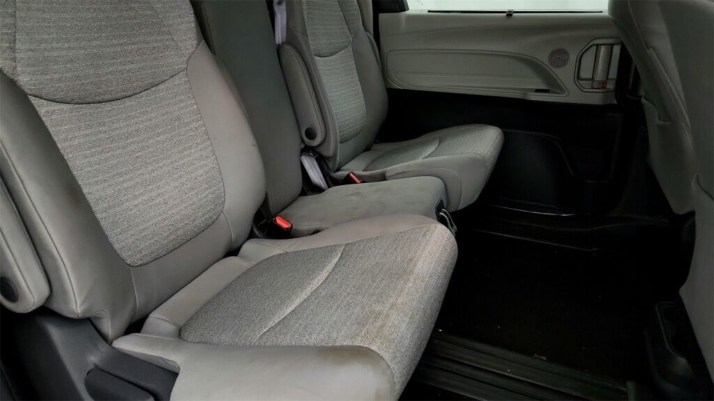 2021 Toyota Sienna LE Laurel MD