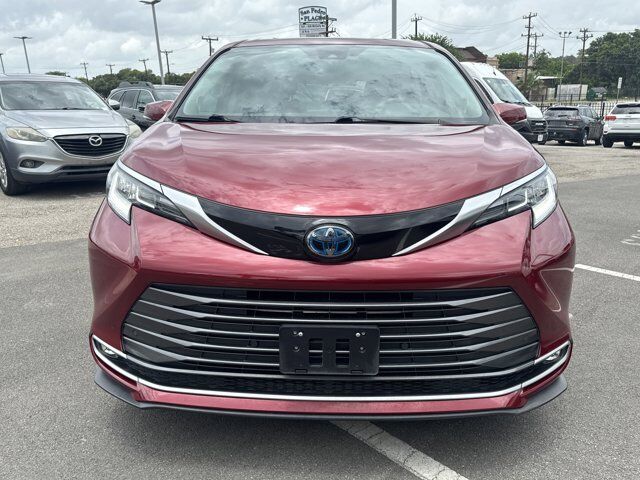 2021 Toyota Sienna Limited San Antonio TX