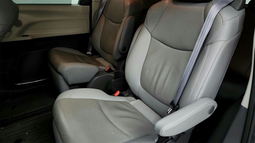 2021 Toyota Sienna Limited Laurel MD
