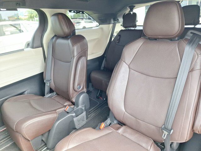 2021 Toyota Sienna Platinum Hurst TX