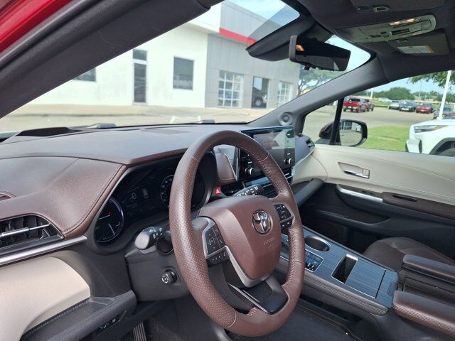2021 Toyota Sienna Platinum Hurst TX